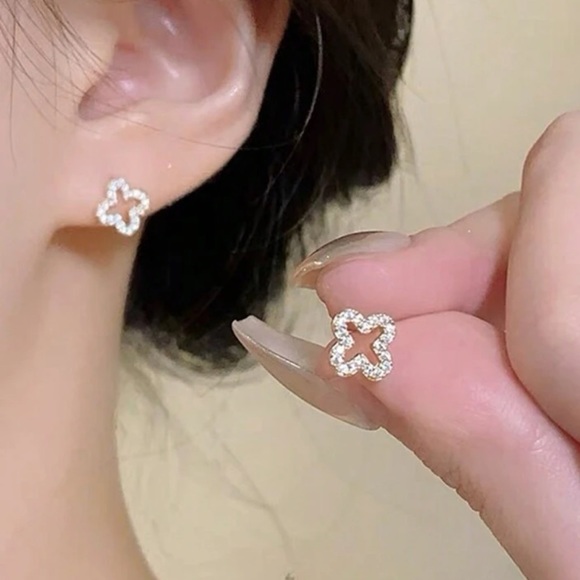 BOGO Clover Rhinestone Studded Earrings - Picture 2 of 4